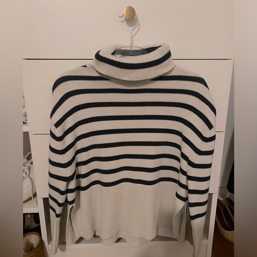 Gap split hem turtleneck